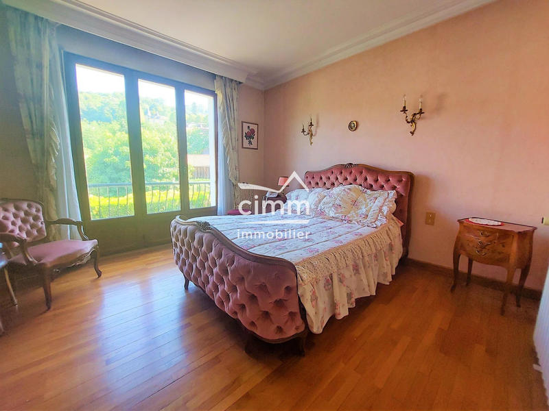 Maison - 285 m² - 8 pièces