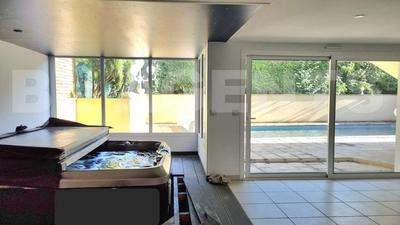 Maison - 295 m² - 9 pièces