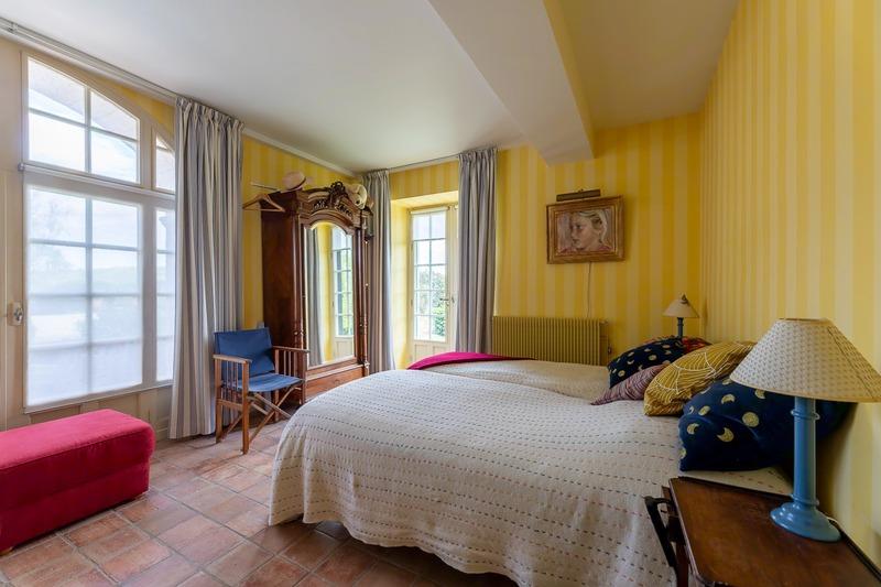 Propriété - 450 m² - 8 pièces