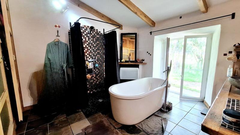 Maison - 265 m² - 9 pièces