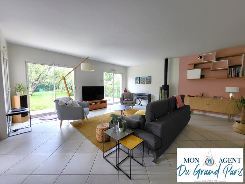 Maison - 216 m² - 10 pièces