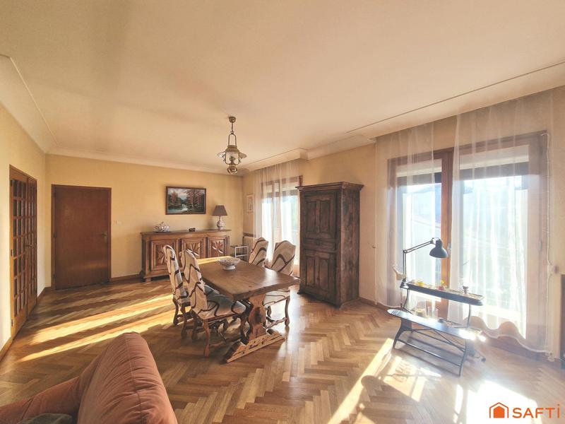 Maison - 223 m² - 7 pièces