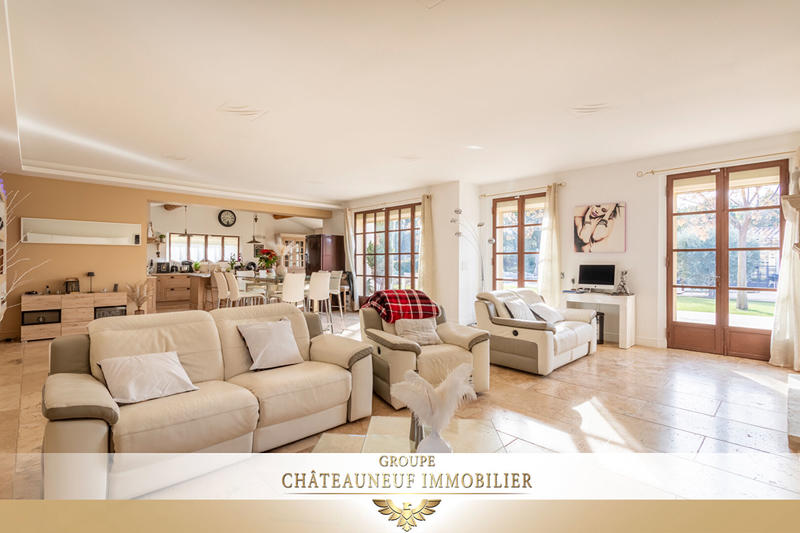 Maison - 280 m² - 4 pièces