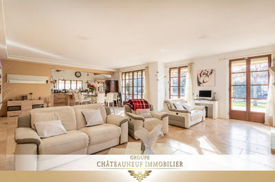 Maison - 280 m² - 4 pièces