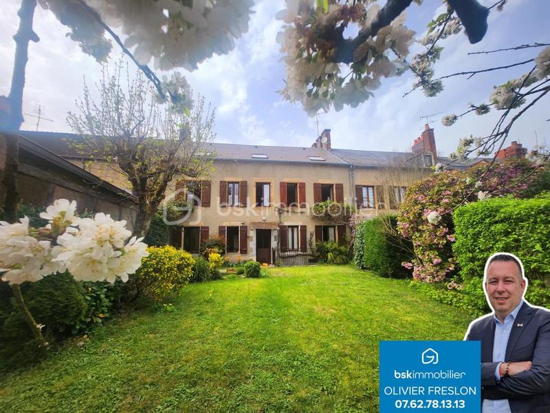 Maison de ville - 260 m² - 9 pièces