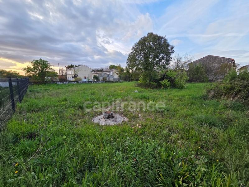 Terrain constructible - 897 m²