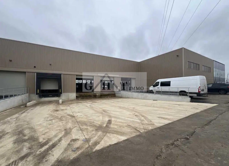 Entrepôt - 3 537 m²
