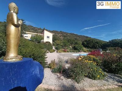 Villa - 247 m² - 8 pièces