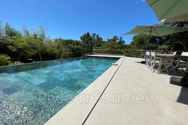 Maison - 240 m² - 5 pièces