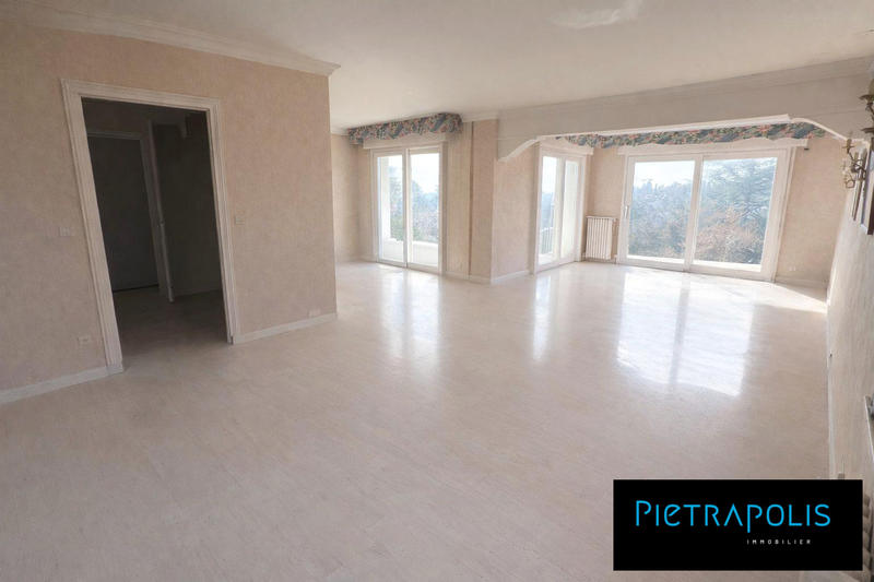 Maison - 235 m² - 7 pièces