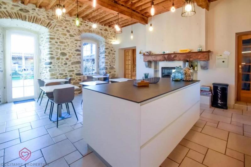 Propriété - 625 m² - 15 pièces