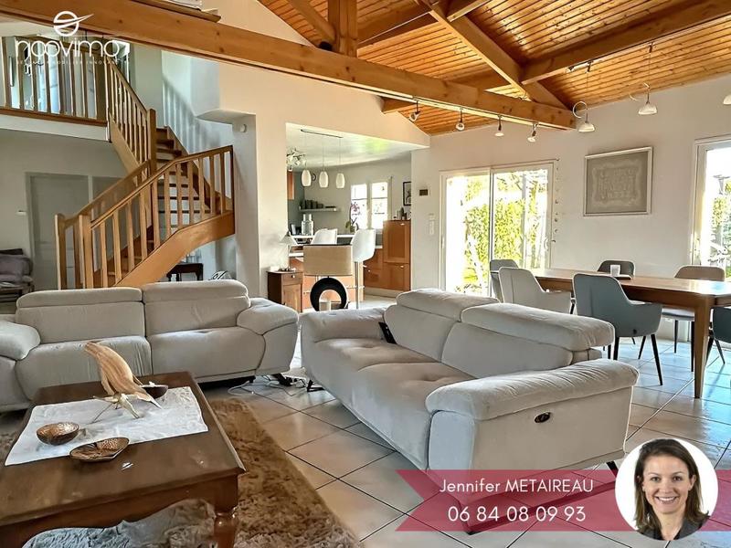 Maison - 222 m² - 9 pièces