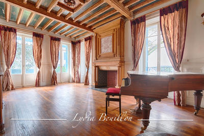 Propriété - 395 m² - 14 pièces