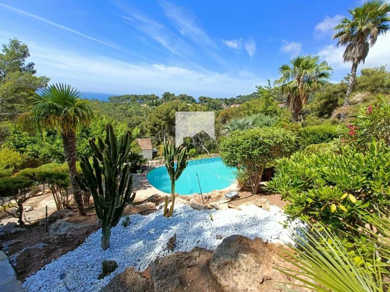 Maison - 241 m² - 6 pièces