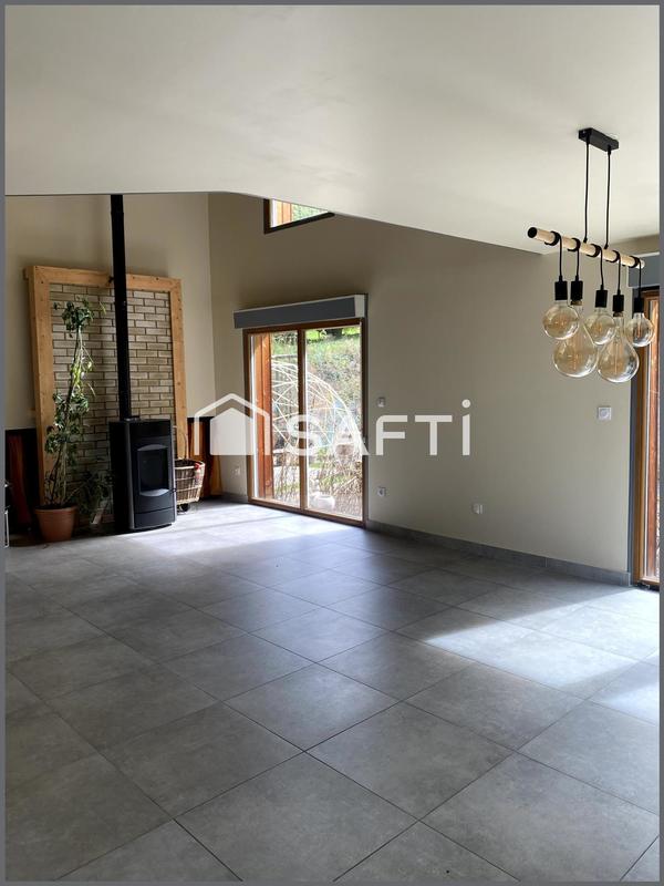 Maison - 121 m² - 6 pièces