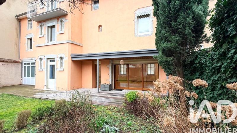 Maison de ville - 268 m² - 9 pièces