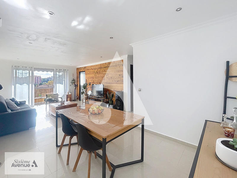 Appartement - 85 m² - 5 pièces