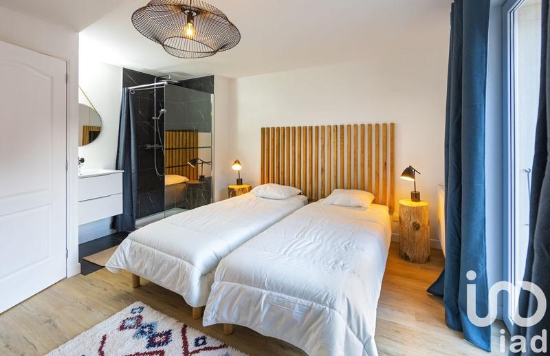 Maison - 250 m² - 12 pièces