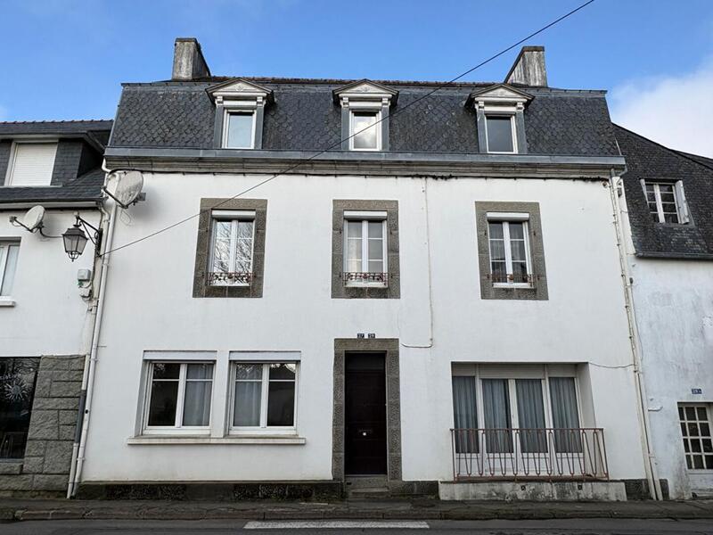 Maison - 214 m² - 11 pièces