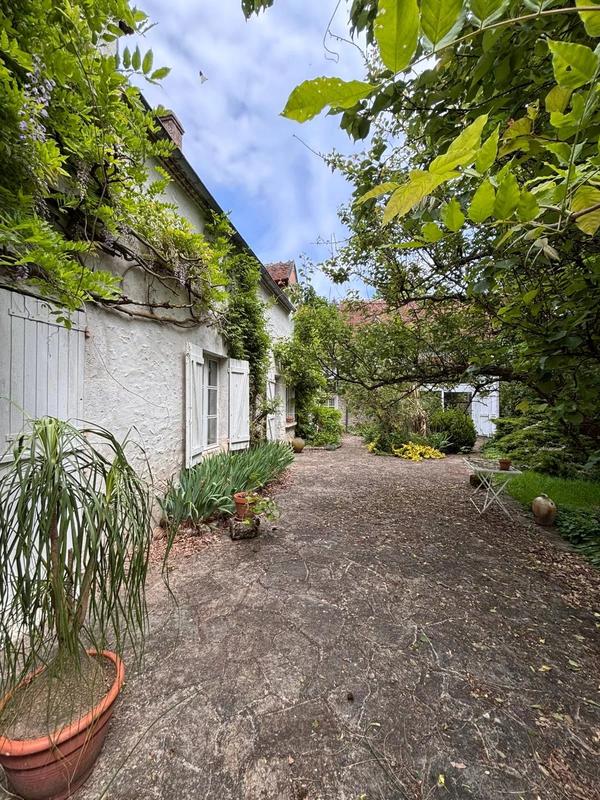 Maison - 280 m² - 11 pièces