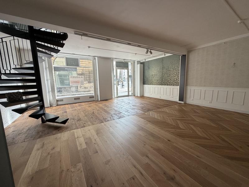 Local commercial - 81 m²