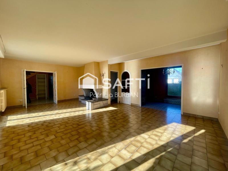 Maison - 236 m² - 8 pièces