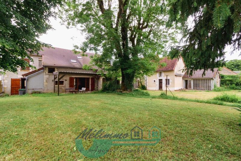 Maison - 373 m² - 11 pièces