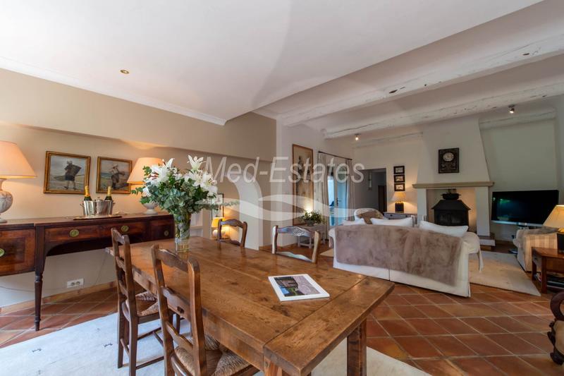 Villa - 242 m² - 8 pièces