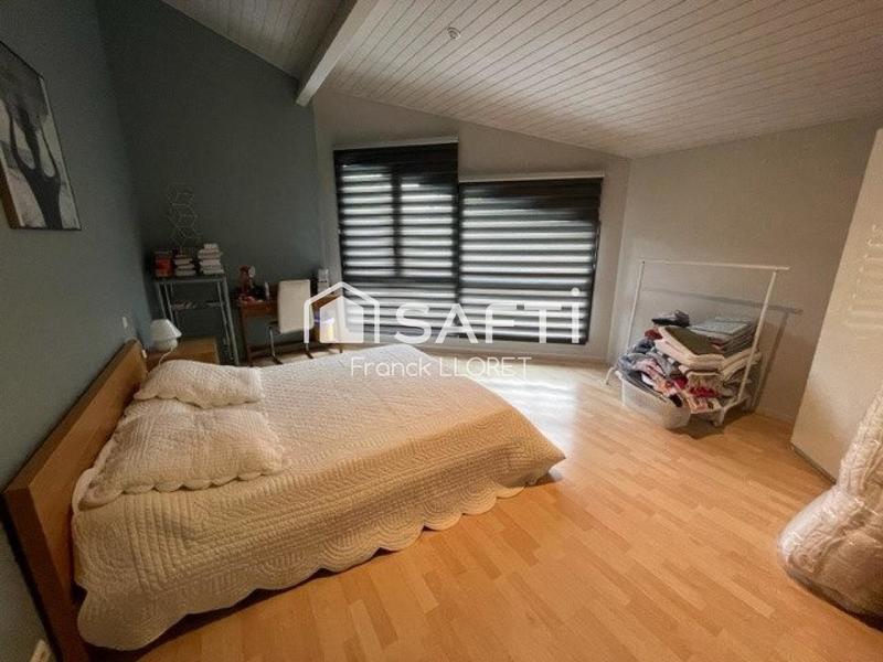 Maison - 300 m² - 11 pièces