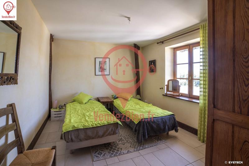 Maison - 240 m² - 9 pièces