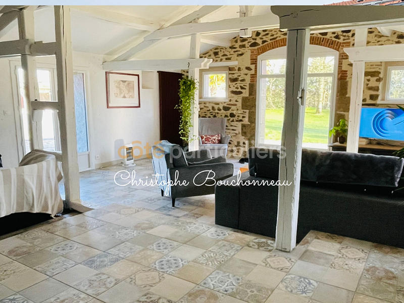 Maison - 202 m² - 6 pièces