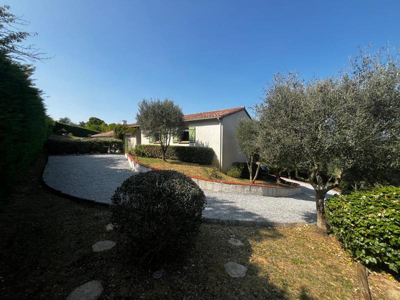 Propriété - 190 m² - 6 pièces