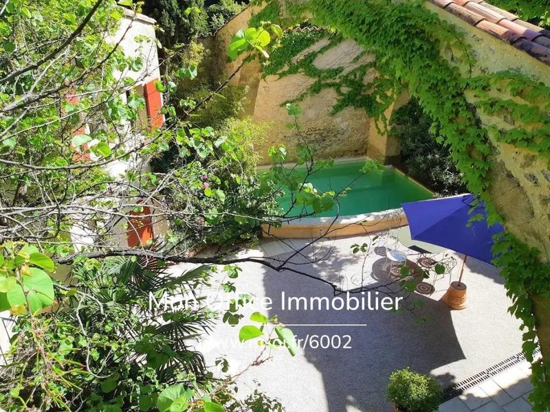 Maison de maîtres - 350 m² - 9 pièces