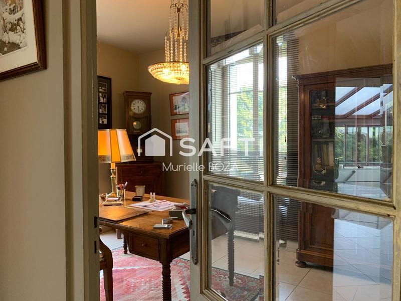 Maison - 748 m² - 11 pièces