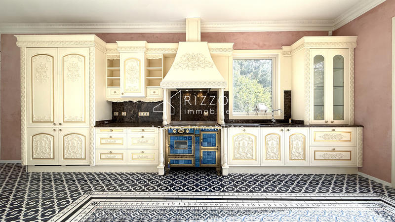 Maison - 450 m² - 20 pièces