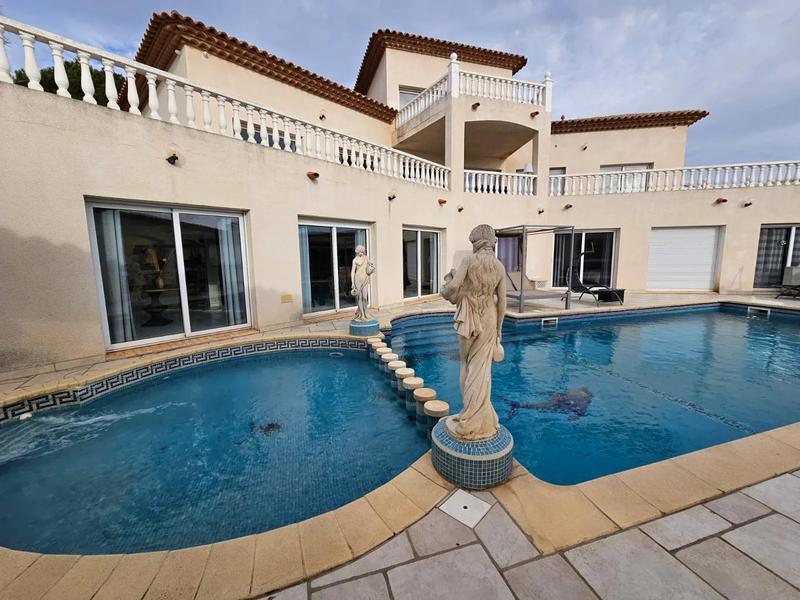 Propriété - 545 m² - 12 pièces