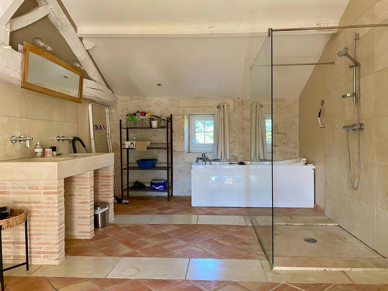 Maison - 594 m² - 15 pièces