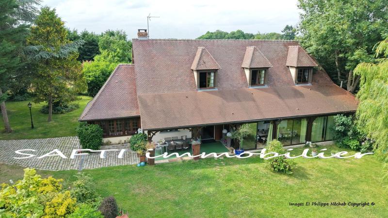 Maison - 235 m² - 10 pièces
