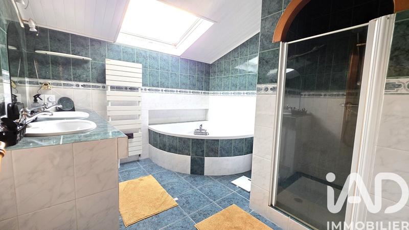 Maison - 200 m² - 6 pièces