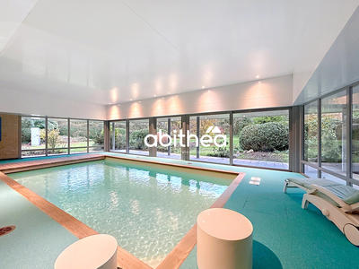 Propriété - 451 m² - 12 pièces