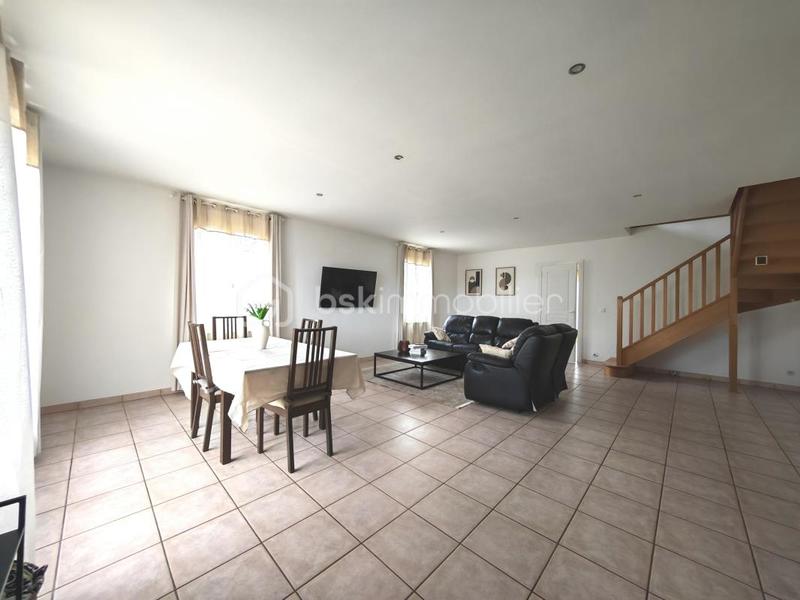 Maison - 180 m² - 7 pièces