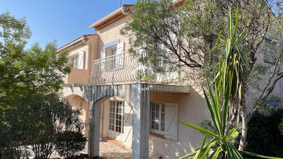 Maison - 187 m² - 9 pièces