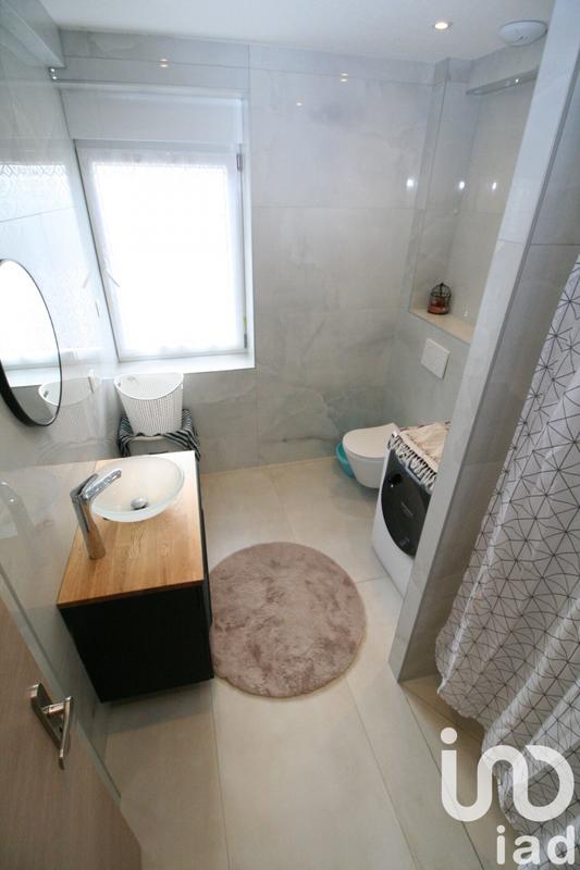 Maison - 240 m² - 8 pièces