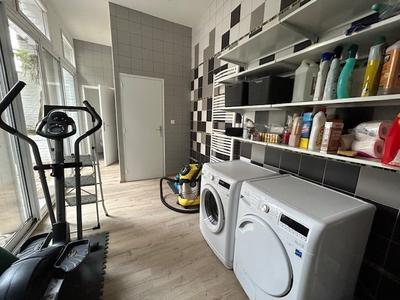 Maison - 240 m² - 6 pièces