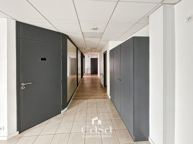 Local commercial - 130 m² - 1 pièce