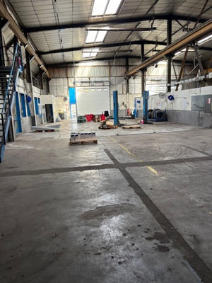 Local d'activité / Entrepôt - 1 100 m²