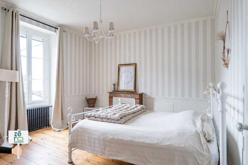 Maison - 256 m² - 8 pièces