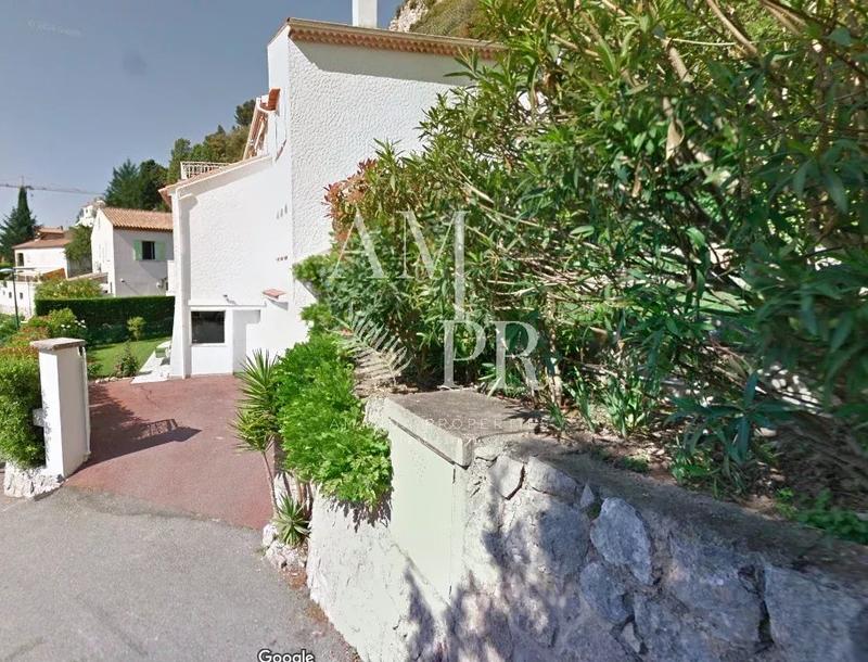 Maison - 237 m² - 7 pièces