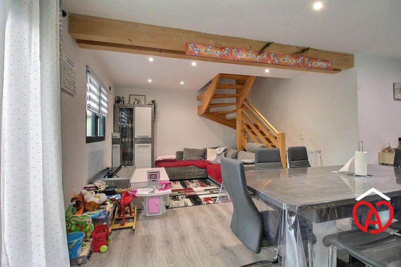 Maison - 140 m² - 9 pièces