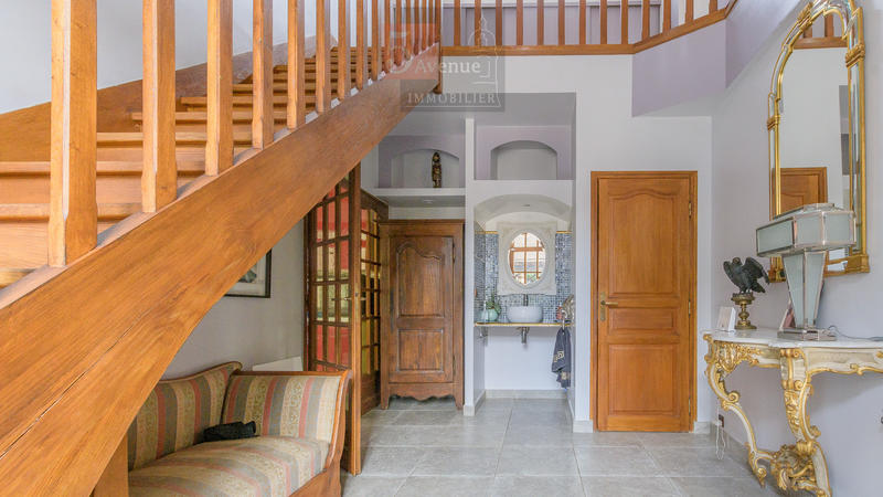 Maison - 335 m² - 12 pièces